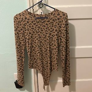 Leopard print long sleeve seamless bodysuit, scoop neck neckline.